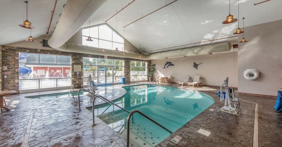 Indoor heated pool at the Clarion Inn Dollywood 600