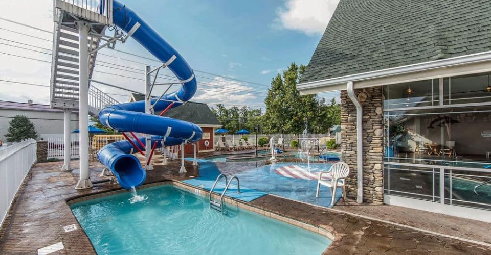 Outdoor Water Slide at the Clarion Inn Pigeon Forge 960