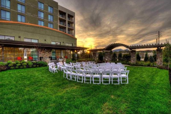 Outdoor Wedding Space at the Courtyard in Pigeon Forge 600
