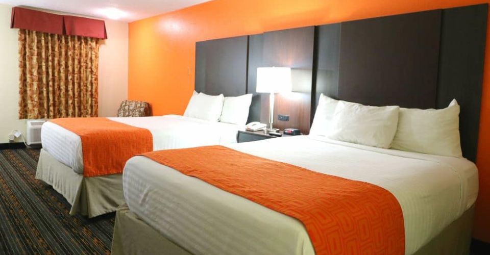 Double Queen Standard Room Howard Johnson Pigeon Forge 960