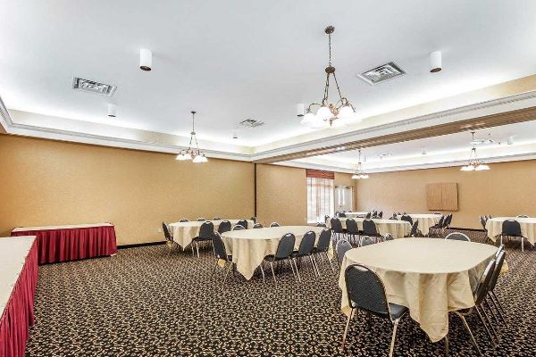 Meeting space at Mainstay Suites in Pigeon Forge 600