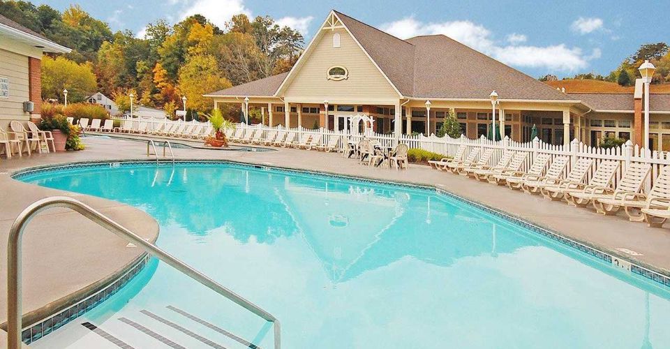Outdoor Pool Mainstay Suites in Pigeon Forge 960