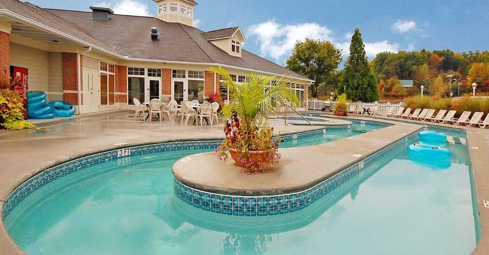 Outdoor Lazy River at Mainstay Suites Pigeon Forge 960