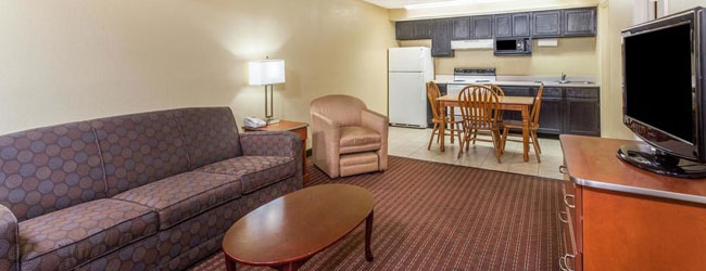 Baymont inn and Suites in Pigeon Forge King Suite with Kitchen wide