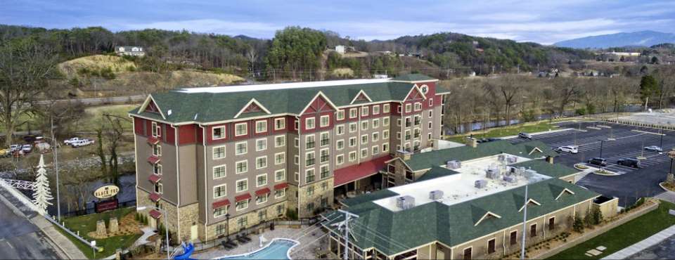 Full property overview of the Black Fox Lodge in Pigeon Forge with Outdoor Pool and Water Slide 960