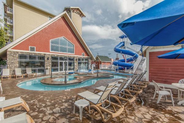 Clarion Inn Pigeon Forge Outdoor Lazy River and Water Slide 600