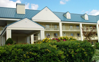 View of the entrance of the Colonial House Motel in Pigeon Forge