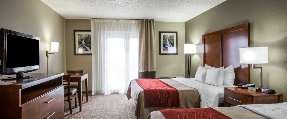 View of a Double Queen Room at the Comfort Inn and Suites at Dollywood Lane Pigeon Forge on the Parkway