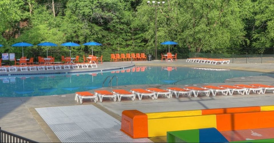 Pigeon Forge Country Cascades Outdoor Pool with Zero-entry access