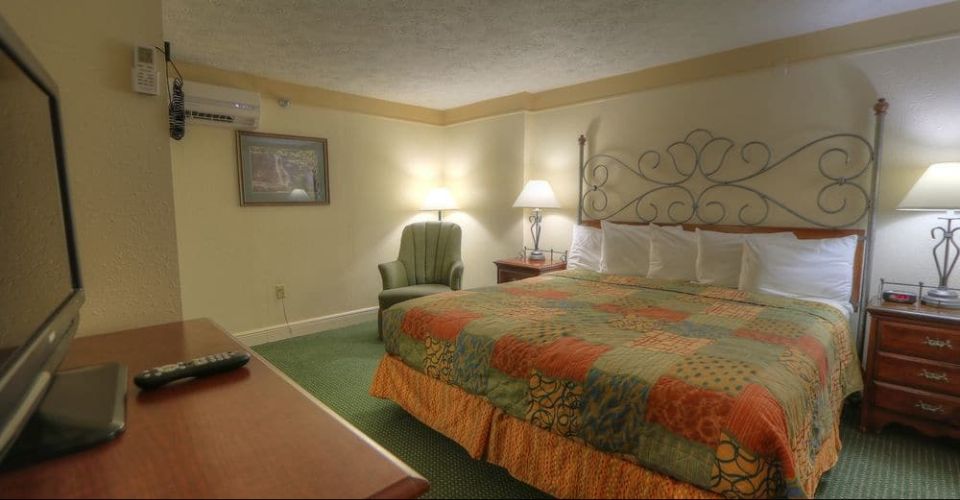 Standard King Room at the Country Cascades Resort in Pigeon Forge