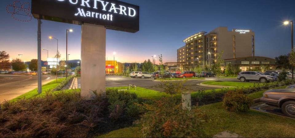 View of the Courtyard Marriott Pigeon Forge in the Evening from the Sign 960