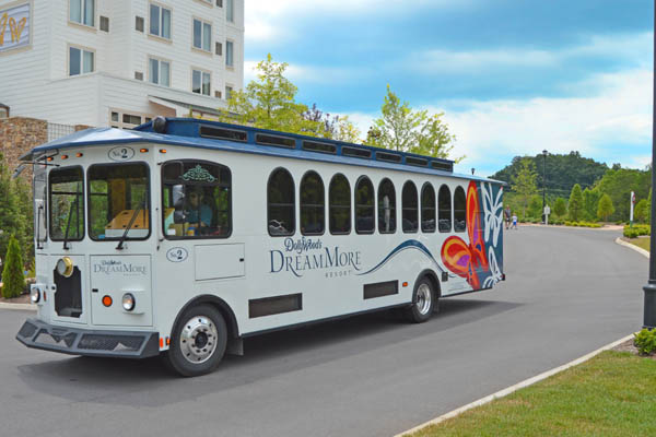 Free Shuttle on the way to Dollywood from DreamMore Resort 600