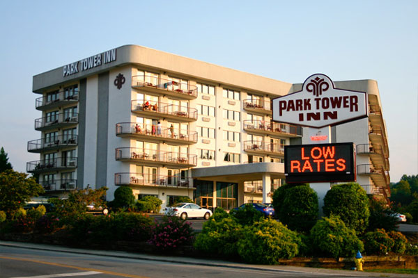 View of the main building and entrance to the Park Tower Inn Pigeon Forge