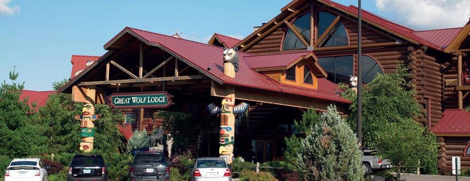 View of the Outside entrance to the Great Wolf Lodge 960