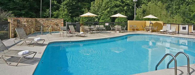Hampton inn and Suites on the Parkway in Pigeon Forge Outdoor Pool wide