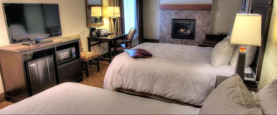 View of a Double Queen room complete with a Fireplace at the Hampton Inn Pigeon Forge on Teaster Lane