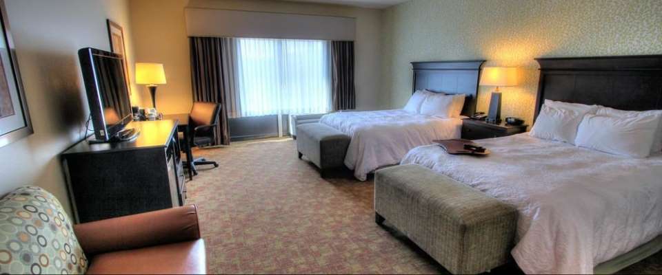 View of a Double Queen room complete at the Hampton Inn Pigeon Forge on Teaster Lane