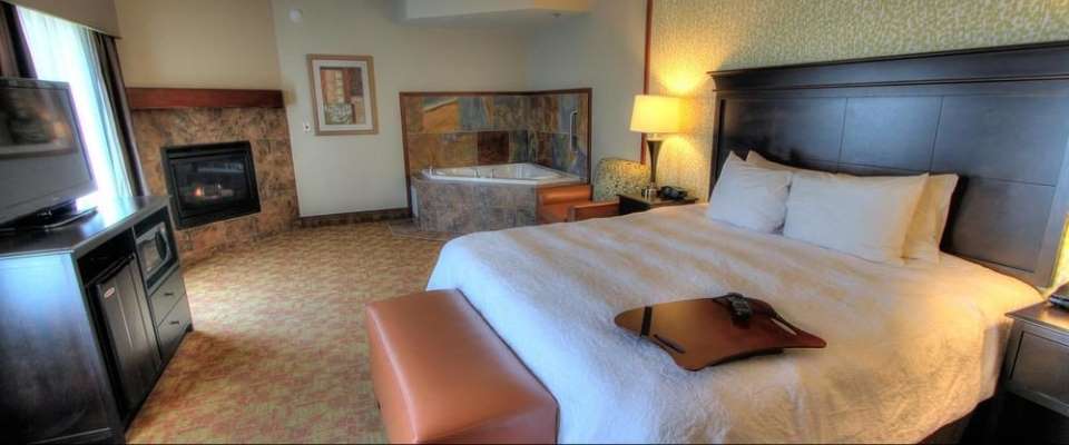 View of a King Bed Room with in-room Jacuzzi Tub and Fireplace at the Hampton Inn Pigeon Forge on Teaster Lane
