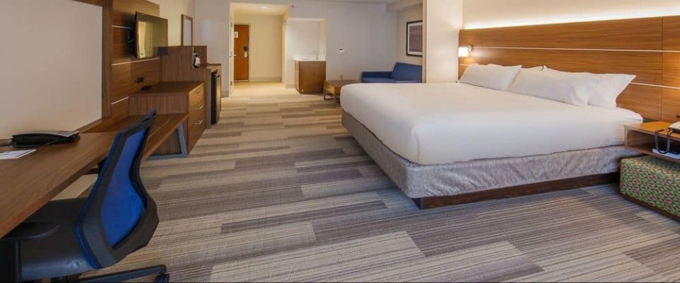 View of the Standard Room with 1 King Bed at the Holiday Inn Express in Gatlinburg Downtown 960