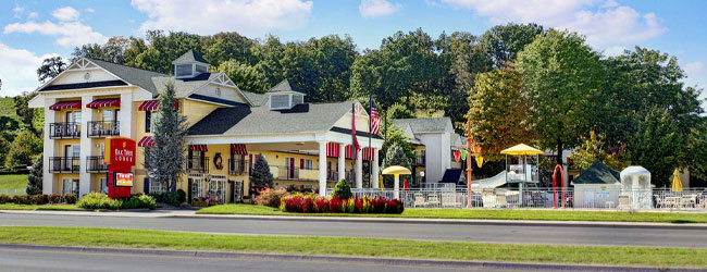 Front Entrance View of the Oak Tree Lodge in Sevierville Tn Wide Wide