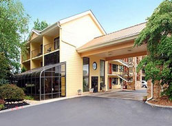 The Quality Inn Sevierville Tn Entrance and Overhang