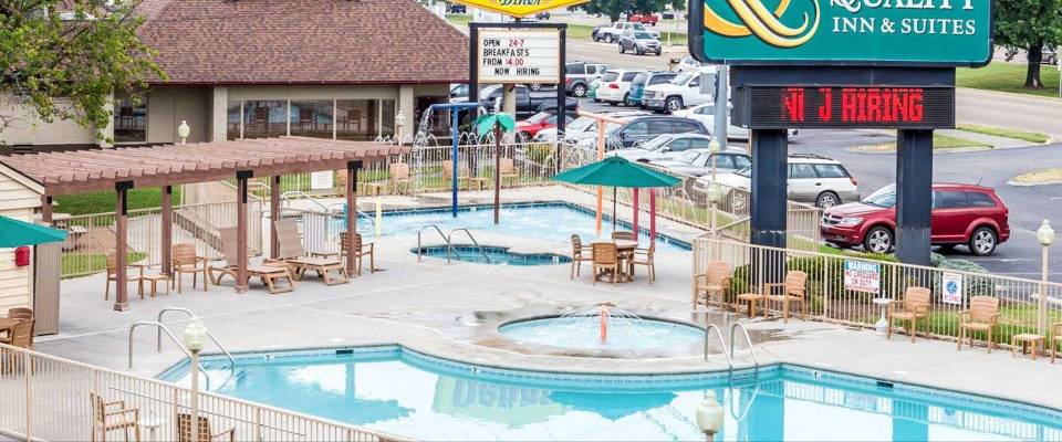 Outdoor Pool at the Quality Inn and Suites at Dollywood Lane in Pigeon Forge