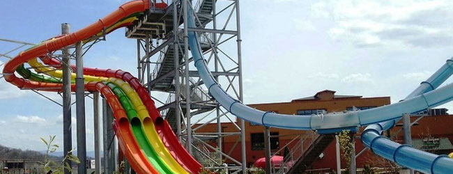 View of the Racing 4 tube water slide and loop slide at Wilderness at the smokies wide