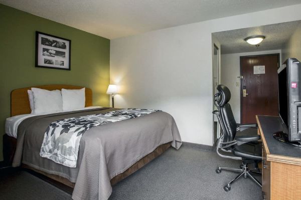 Sleep Inn and Suites Gatlinburg Rooms - Water Park Hotel Pigeon Forge