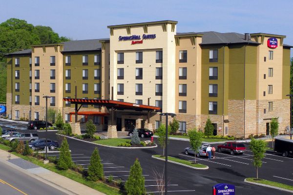 Front aerial view of SpringHill Suites Pigeon Forge 600